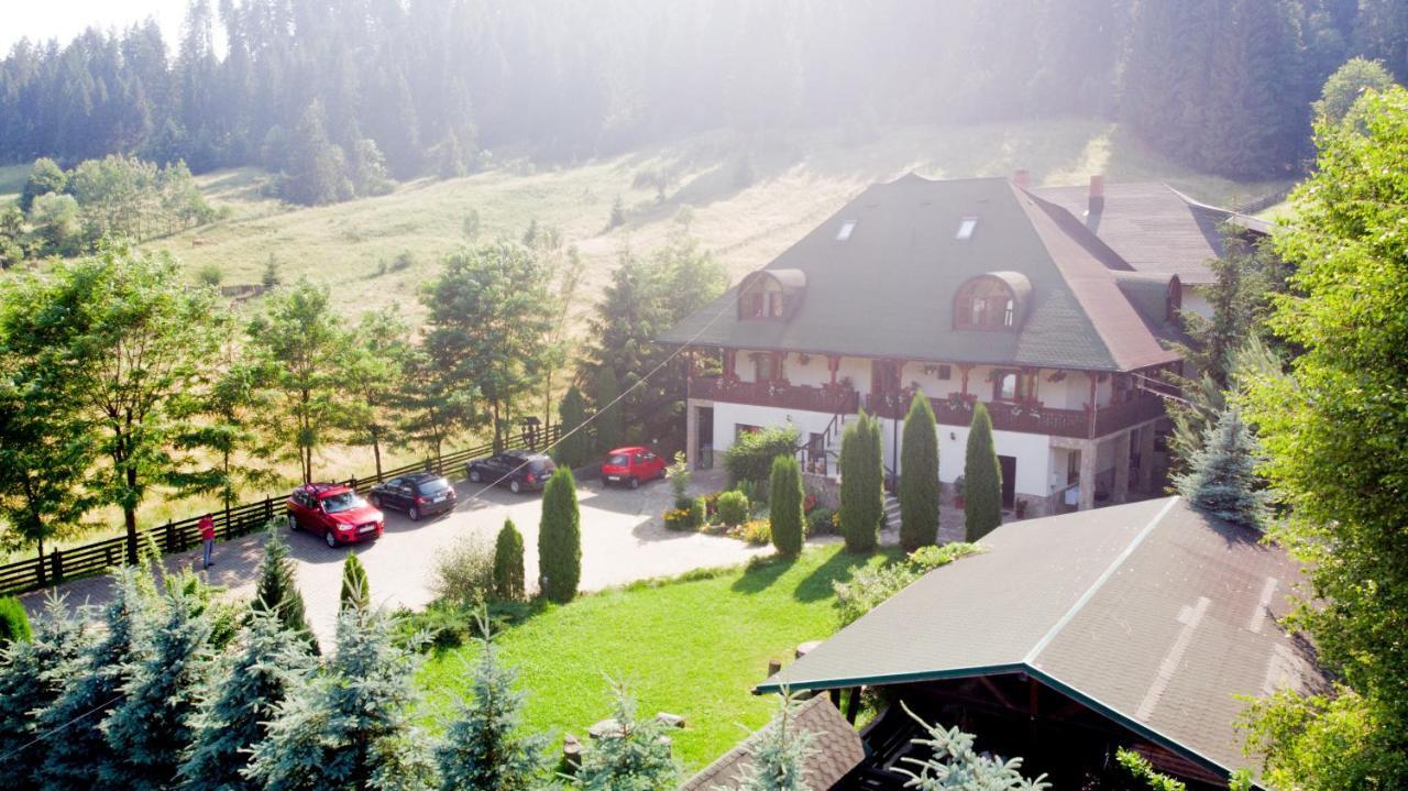 Conacul Domnitei Hotel Voronet Exterior photo