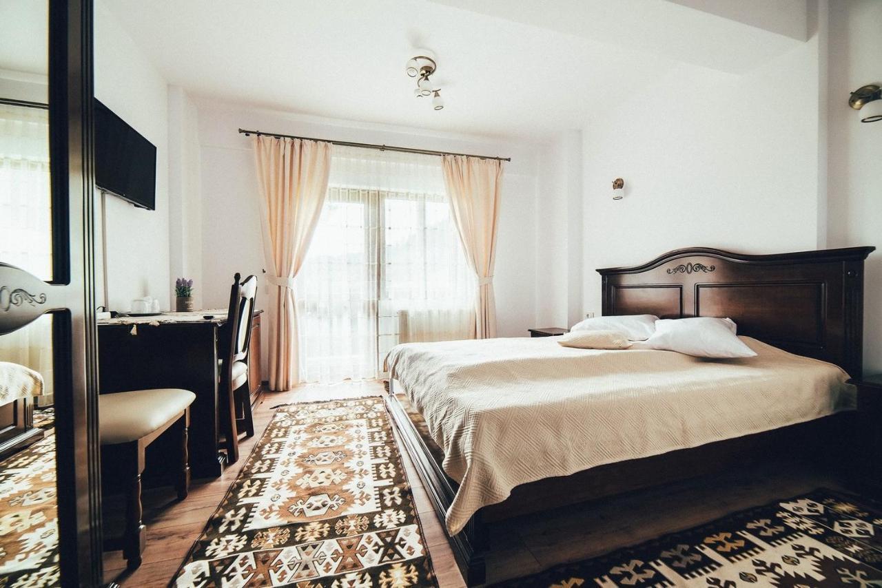 Conacul Domnitei Hotel Voronet Exterior photo