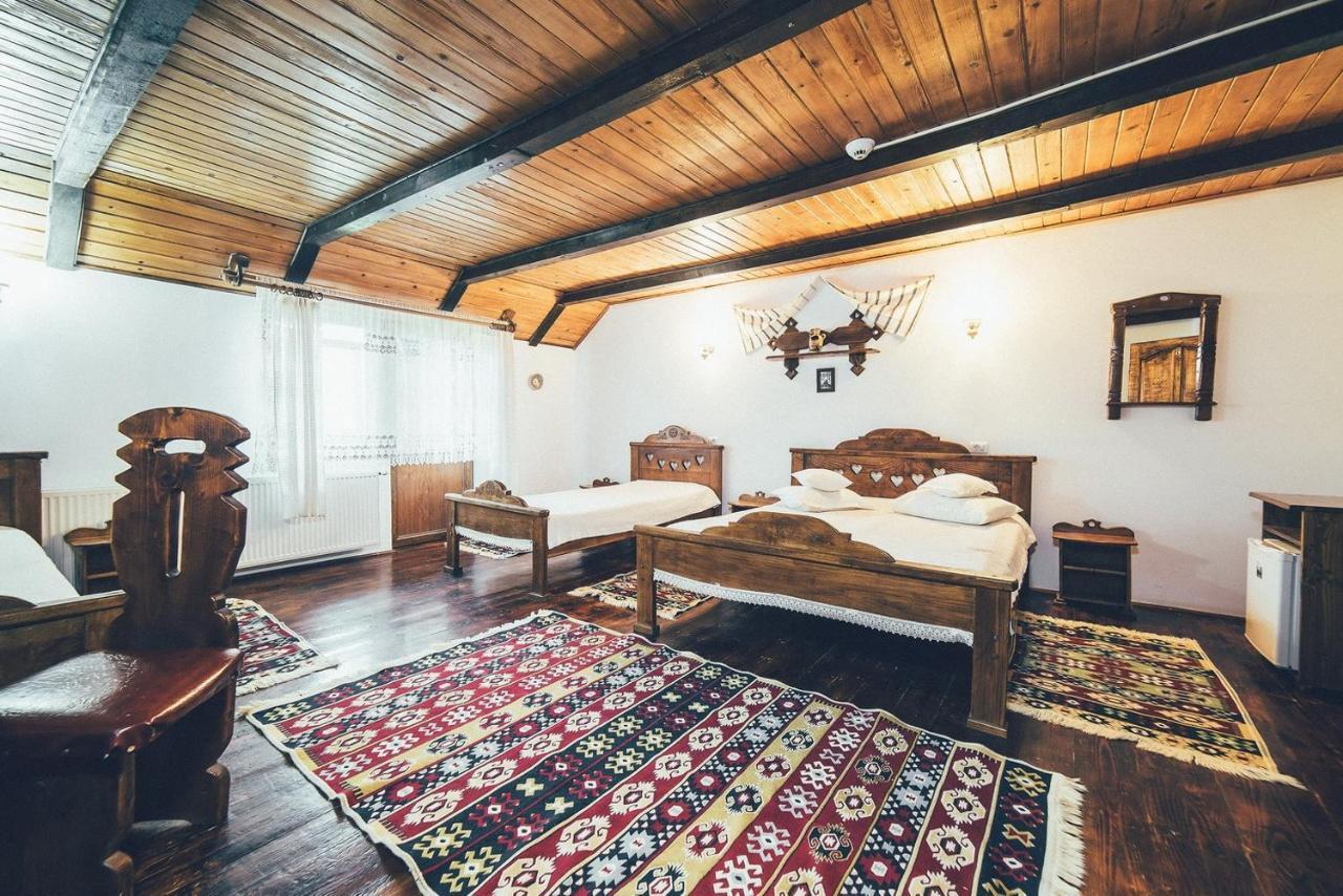 Conacul Domnitei Hotel Voronet Exterior photo